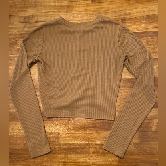 Cropped Long-Sleeve Cutout Shirt - Picture 2 of 4